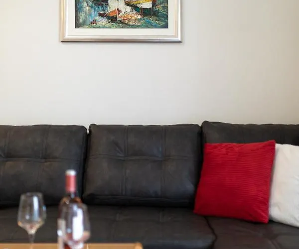 Apartments Dujmovic Ivo 1 *