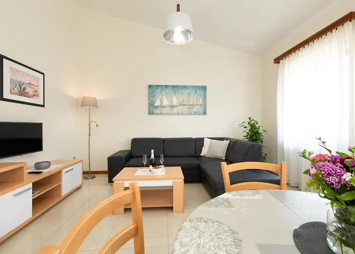 Apartments Dujmovic Ivo 1 *