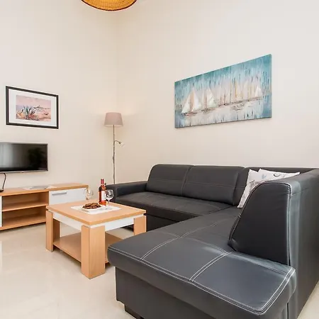 Apartments Dujmovic Ivo 1 *